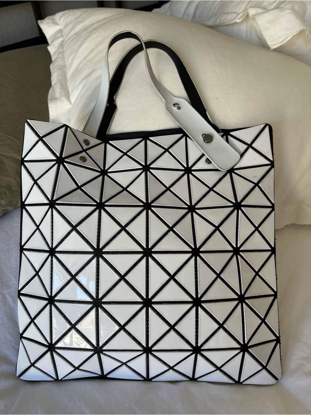 BAO BAO Issey Miyake white and black prism tote 13x13 adjustable handles - Picture 5 of 17